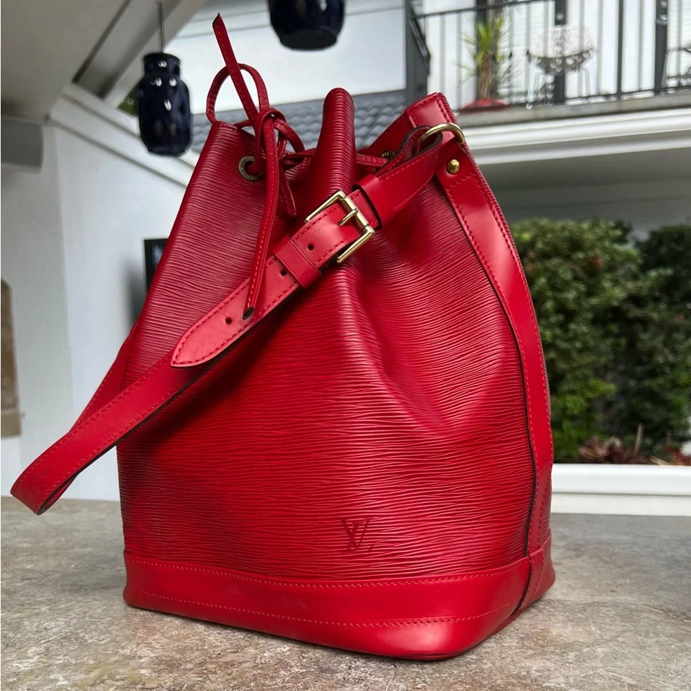 Louis Vuitton Noe Red Epi Shoulder Bag - Picture 3 of 12